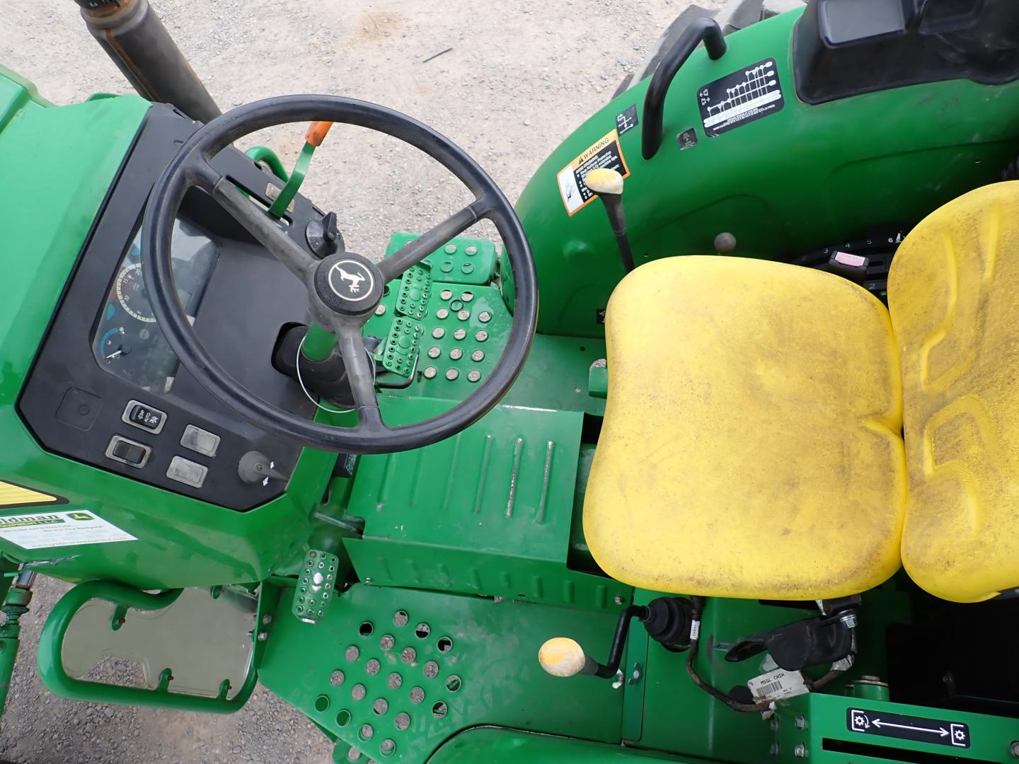 ./imagenes/INVOICE/2019/16432/TRACTOR JOHN DEERE_5065E (21).JPG